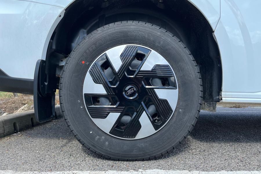 Ford E-TRANSIT CUSTOM Photo autoimg-24107be2ea8ee7cb43dea4836b7a8bbfa4157951.jpg