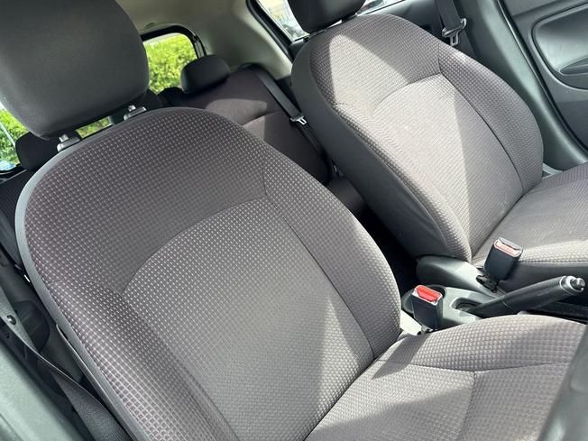 MITSUBISHI Mirage Photo 24