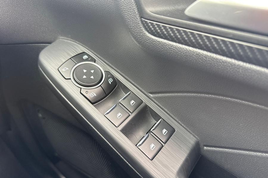 Ford KUGA Photo autoimg-2416f551ab4c65094aa1409a33e424d0efea00ce.jpg