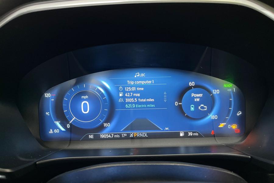 Ford Kuga Photo autoimg-241923f74bb014aabd0f1c9b316105e97a96ca93.jpg