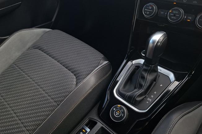 VOLKSWAGEN T-Roc Photo 30
