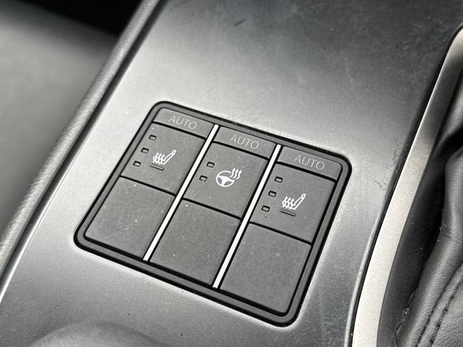 LEXUS Ux Photo 57