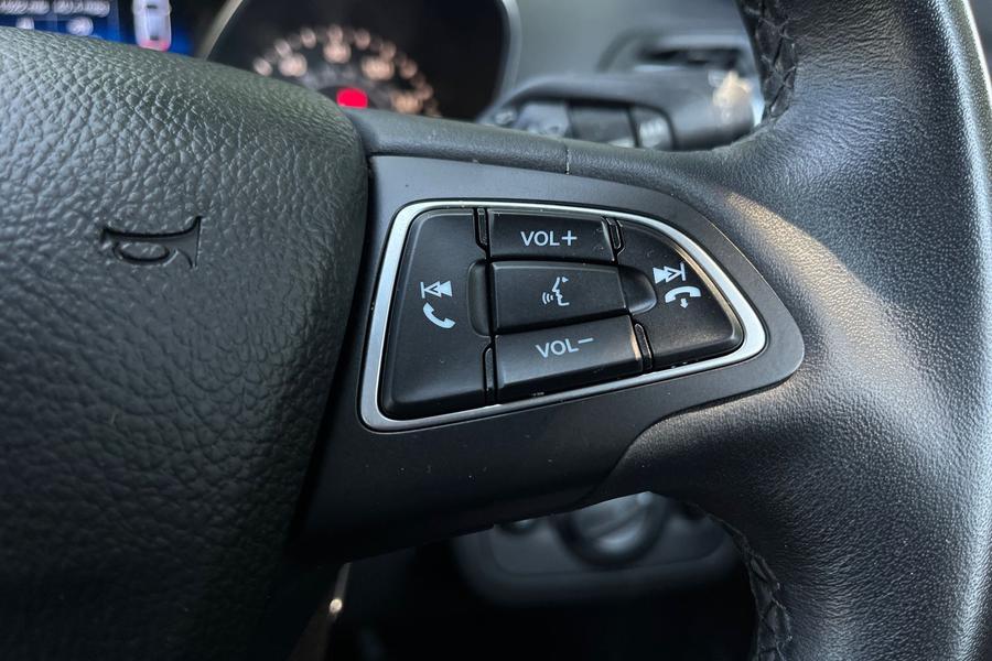 Ford KUGA Photo autoimg-242054af12d781bb4503ce973a867290f1b26838.jpg