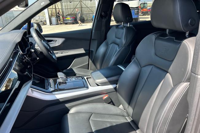 AUDI Q7 Photo 48