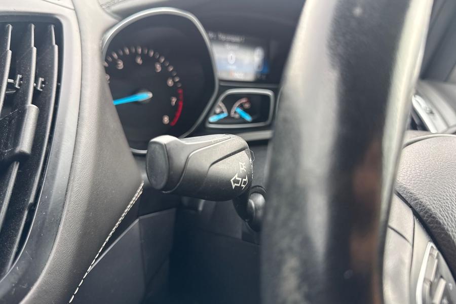 Ford KUGA VIGNALE Photo autoimg-2421e3b7e3a3bd09e597dcffd3f52365f60a349b.jpg
