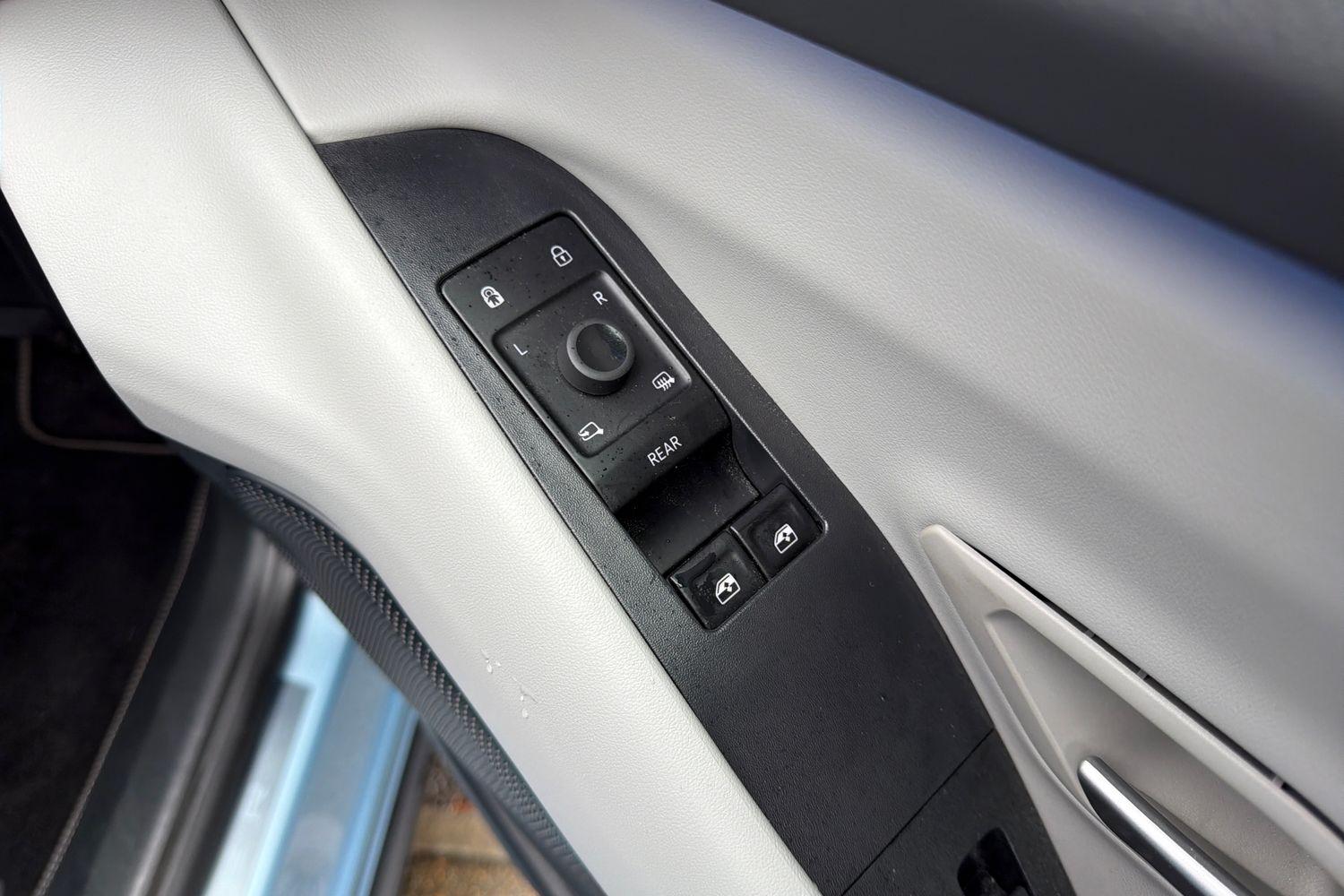 Ford EXPLORER Photo 15