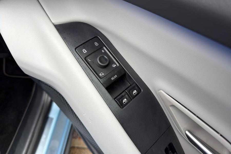 Ford EXPLORER Photo autoimg-242480a7d2c6f3ea3123a20cd701a40e367cf5f6.jpg