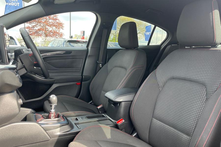 Ford FOCUS Photo autoimg-242869e19e32b9f1891e8963d9fa02536b3ee54d.jpg
