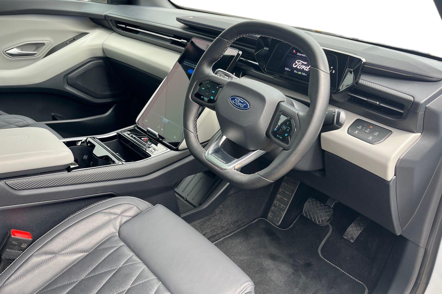 Ford Explorer Photo 8