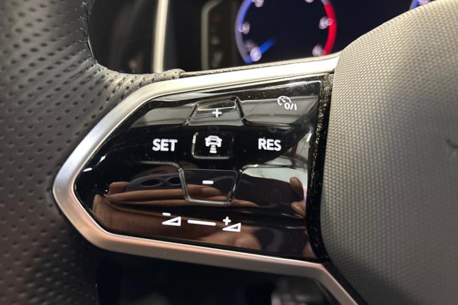 VOLKSWAGEN T-Roc Photo 16