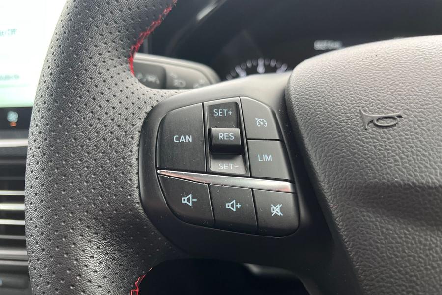 Ford FOCUS Photo autoimg-2438cde34ffa8b1720a2960a720844a2d1eeafb4.jpg