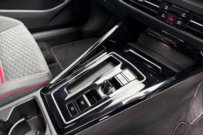 VOLKSWAGEN Golf Photo 31