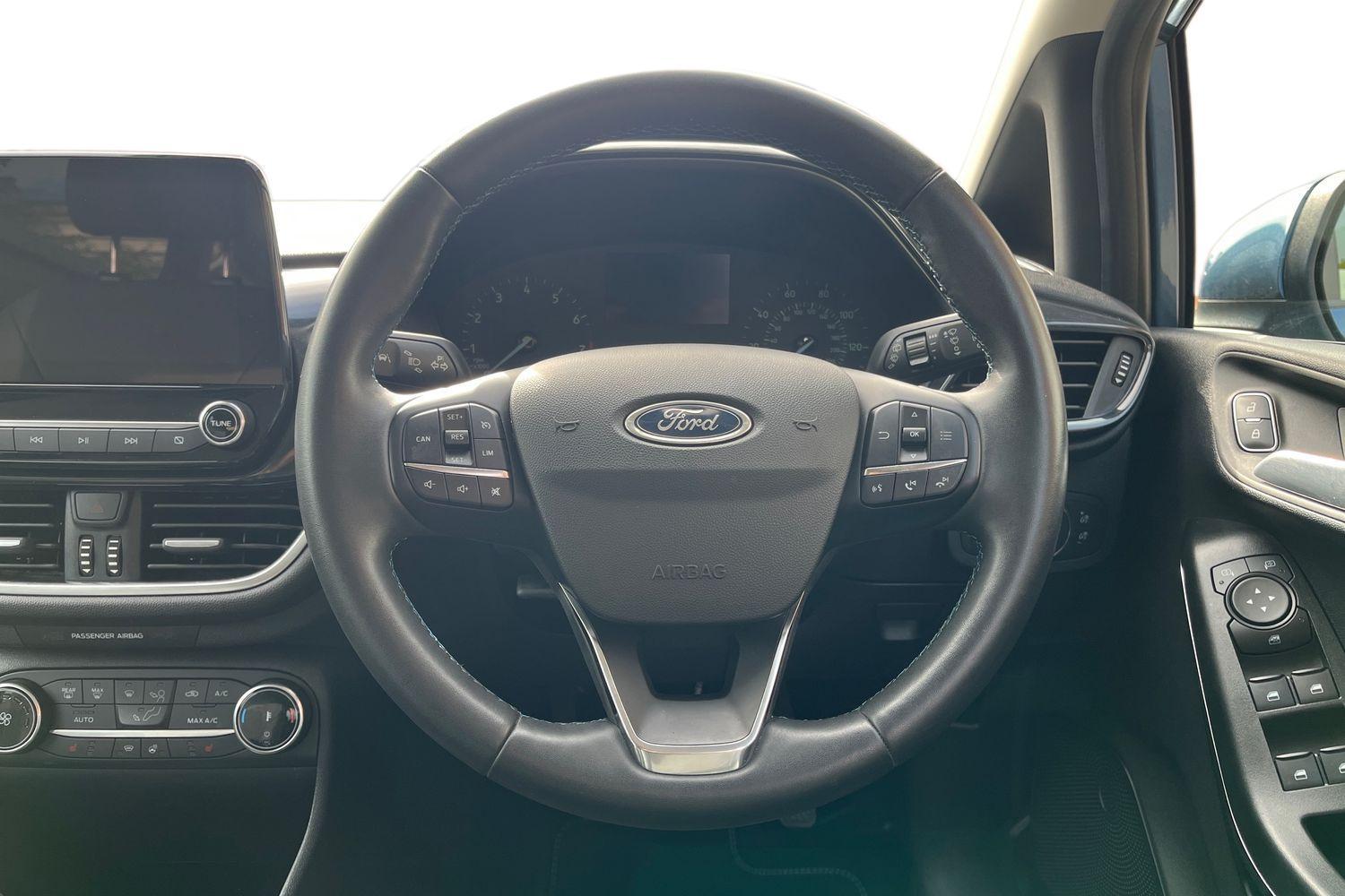 Ford FIESTA Photo 10