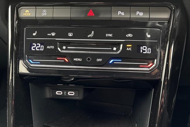VOLKSWAGEN T-Roc Photo 30