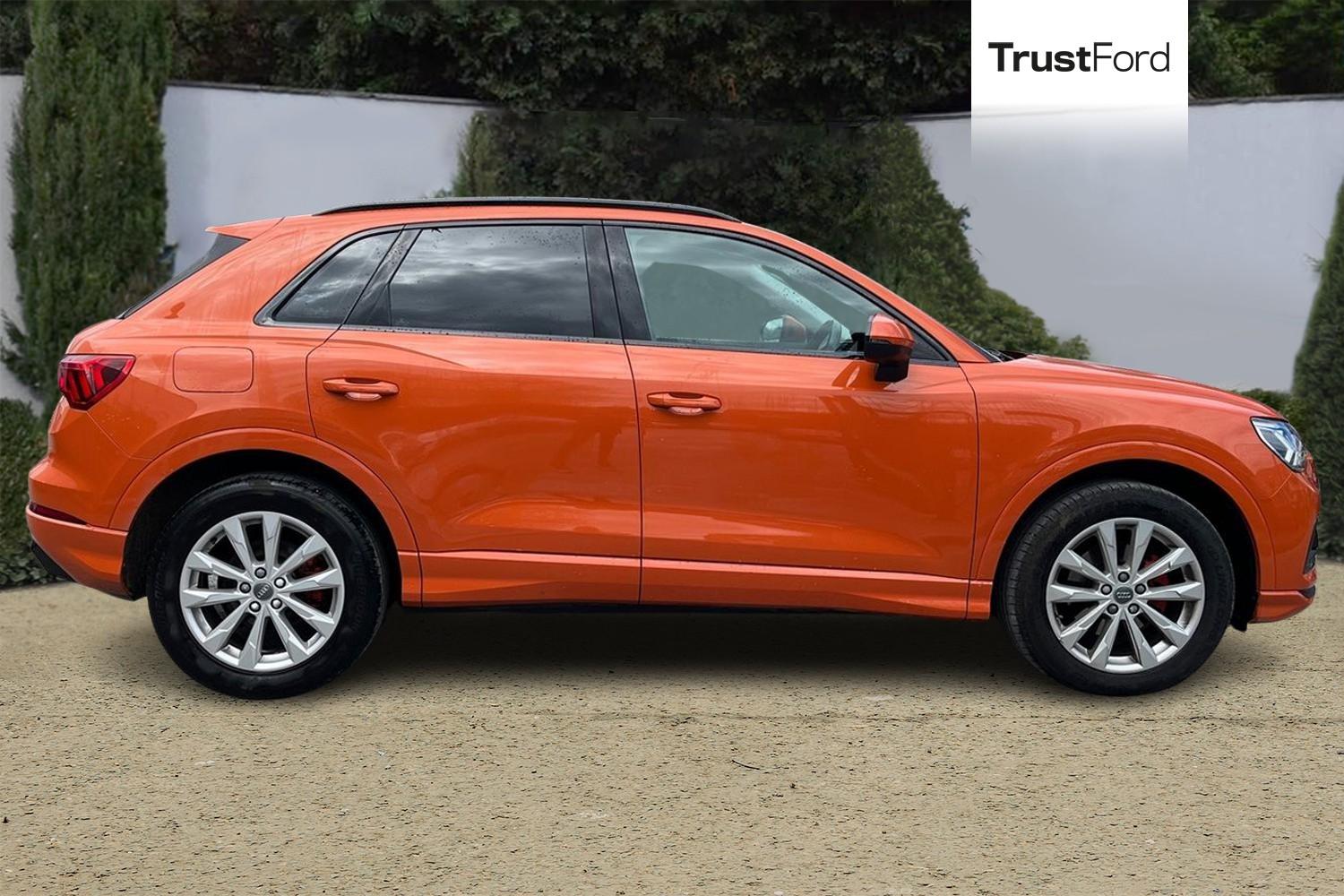Audi Q3 Photo 2