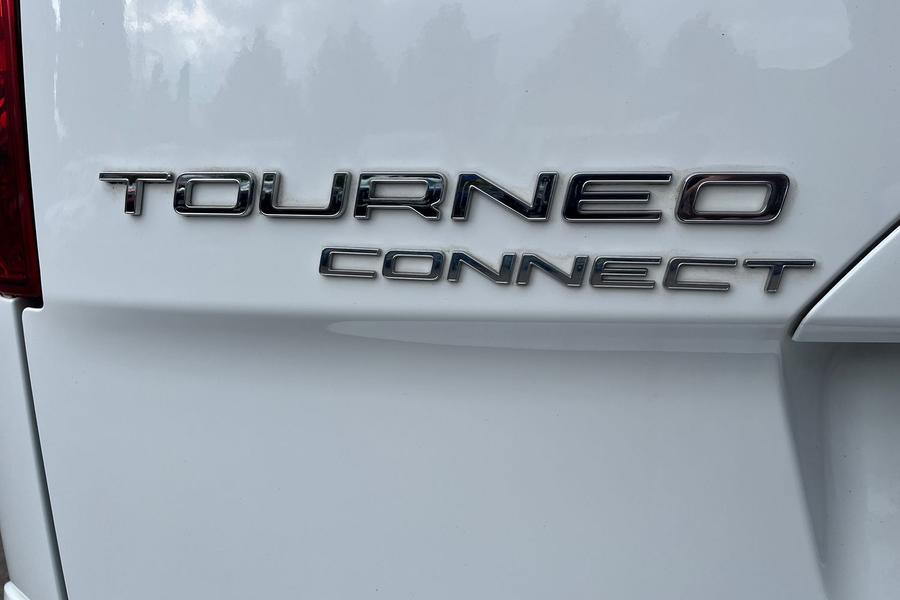 Ford Tourneo Connect Photo autoimg-2447373db6128a452dfdd8439be6b8d860f1d41d.jpg