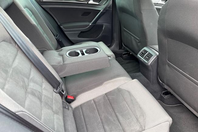 VOLKSWAGEN Golf Photo 23