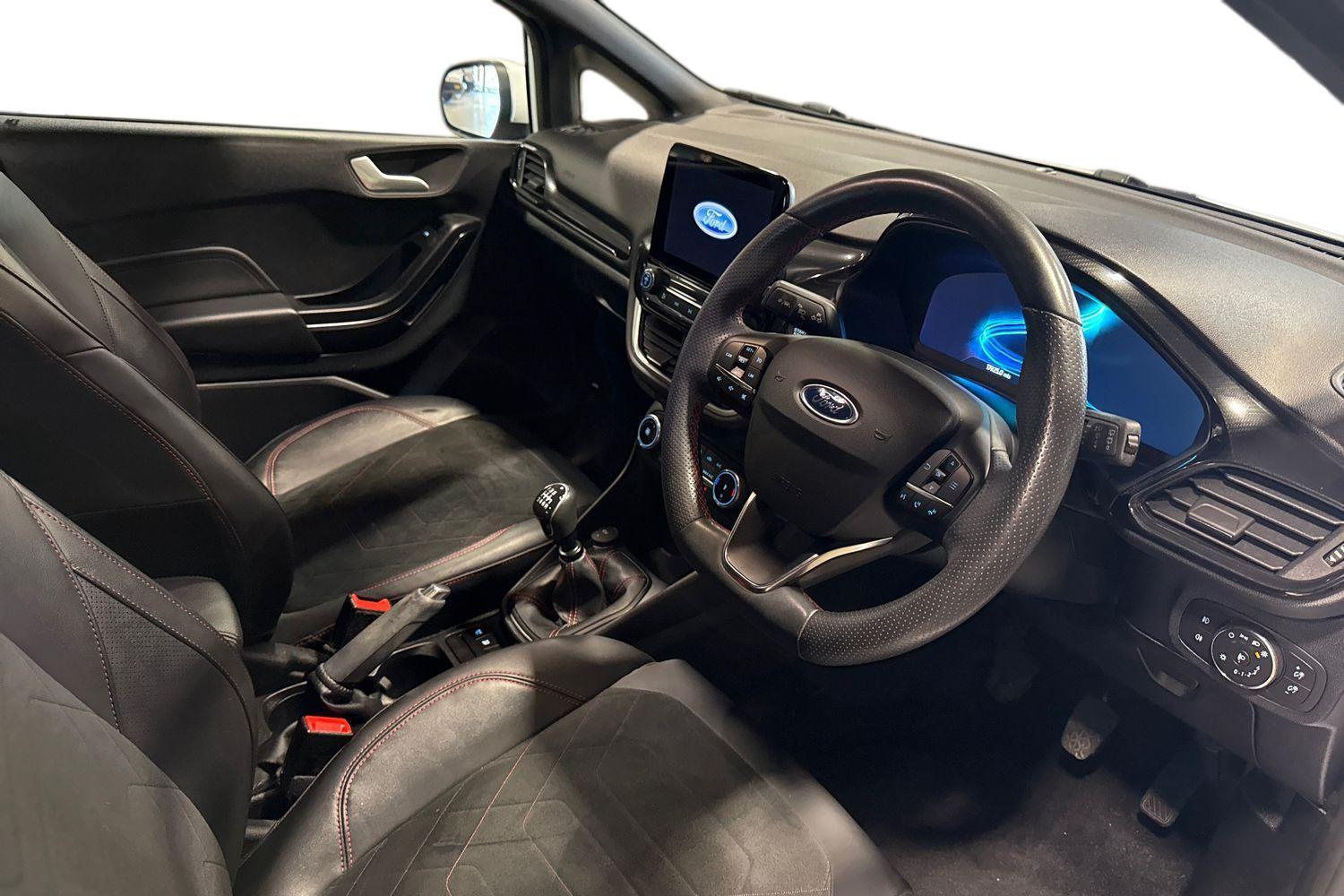 Ford FIESTA Photo 8