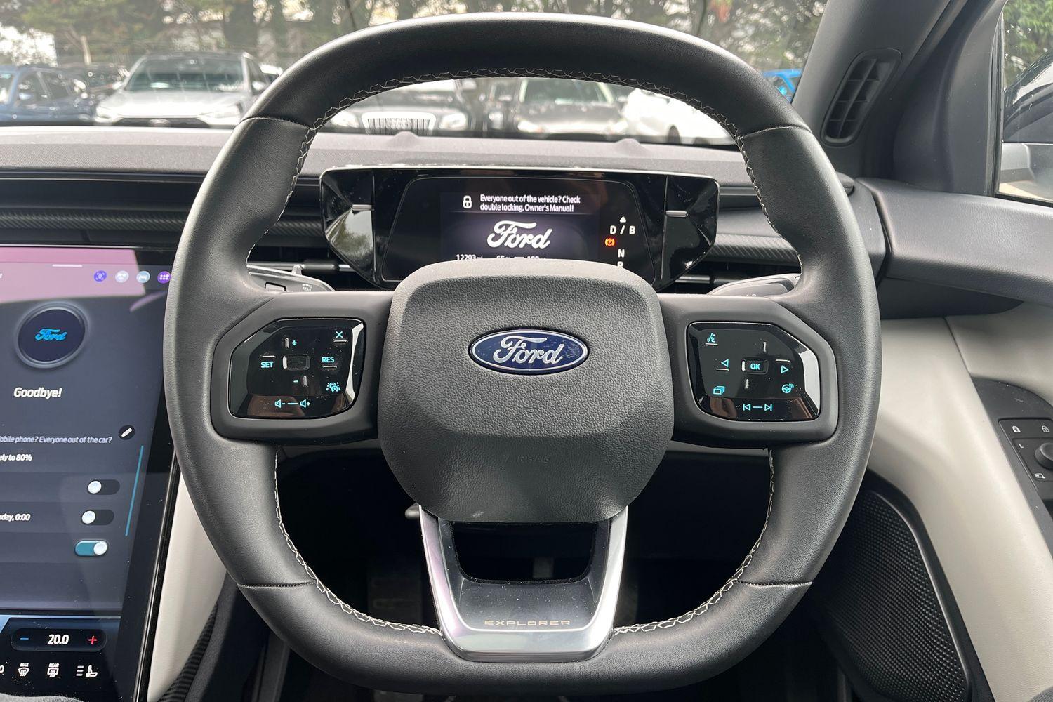 Ford Explorer Photo 11