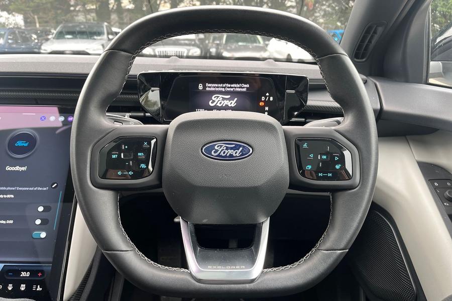Ford Explorer Photo autoimg-24528089799595080a4c4e97cc98bc0437f698f5.jpg