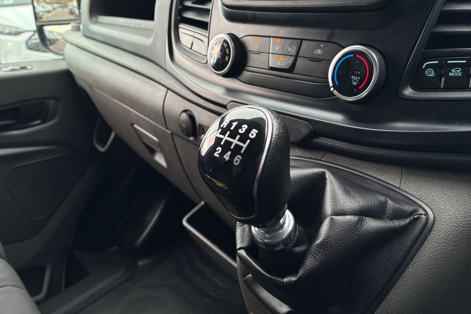 Ford TRANSIT Photo 18