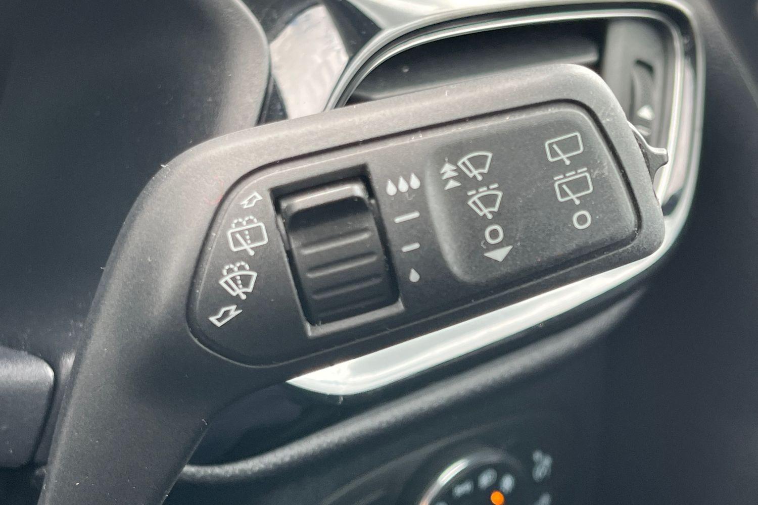 Ford FIESTA Photo 14
