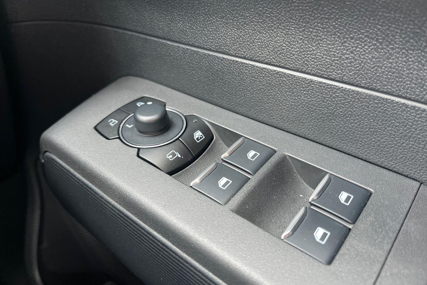 Ford E-TOURNEO COURIER Photo 15