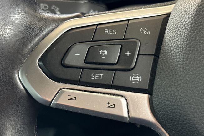 VOLKSWAGEN Golf Photo 16