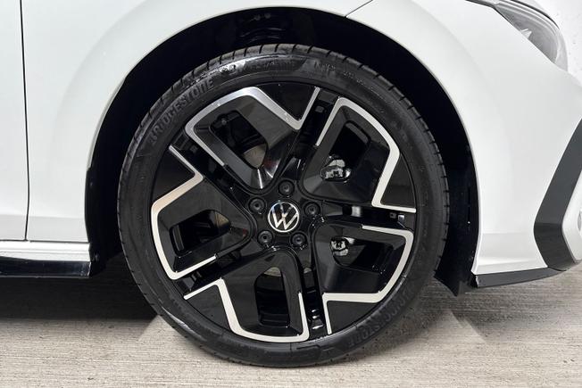 VOLKSWAGEN Golf Photo 5