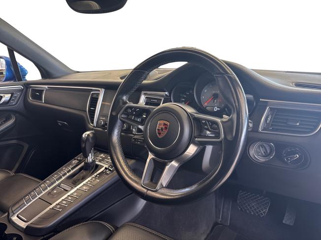PORSCHE Macan Photo 10