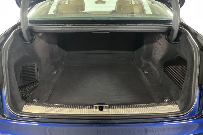 AUDI A8 Photo 12