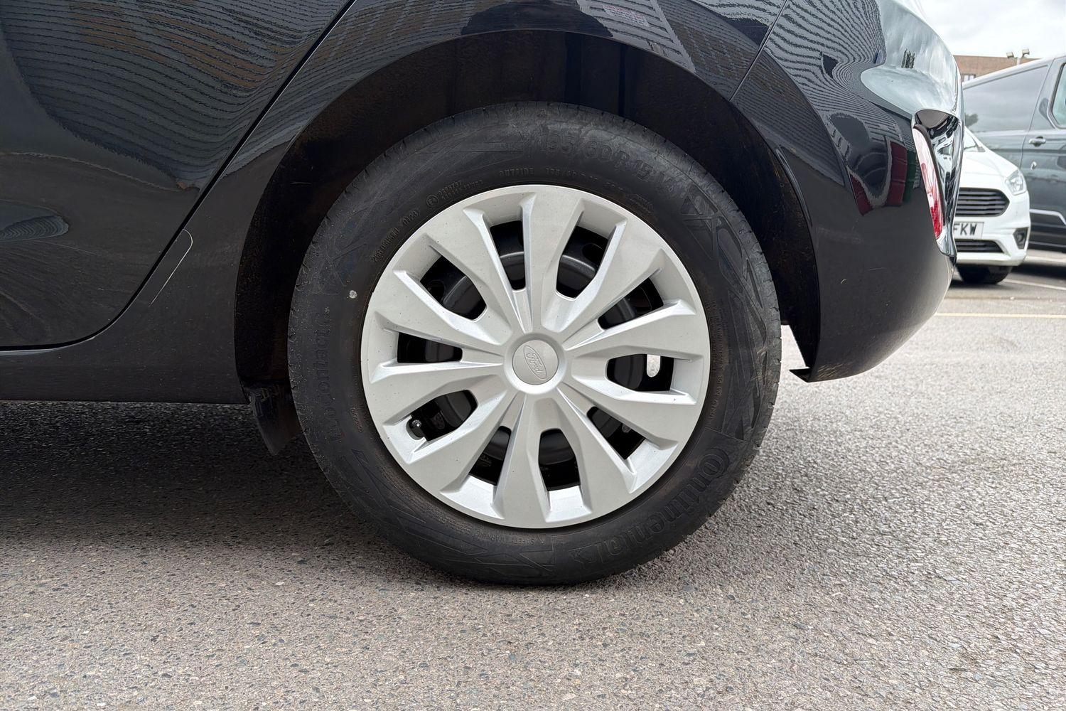 Ford FIESTA Photo 7