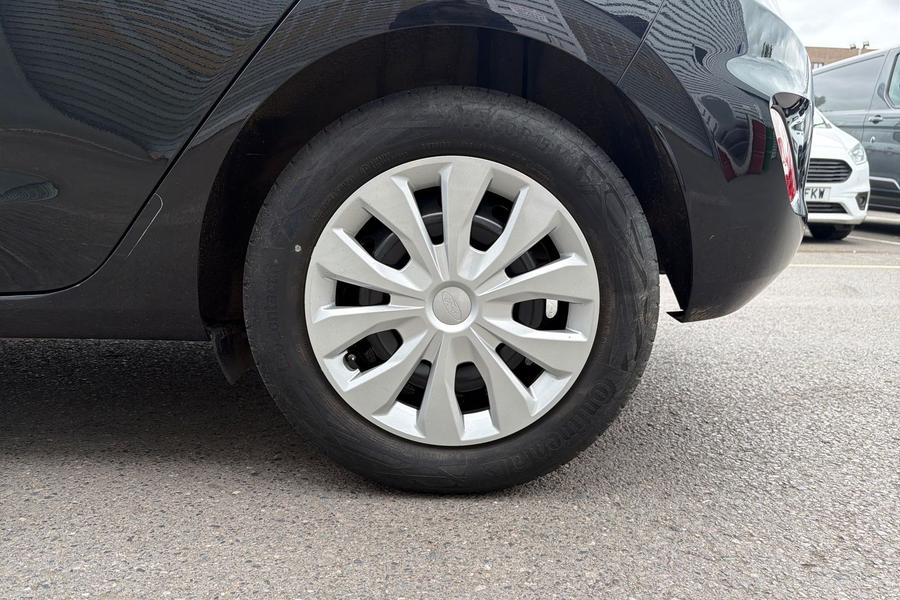 Ford FIESTA Photo autoimg-24998e9121e14bc91df2419221ecfec494d53268.jpg