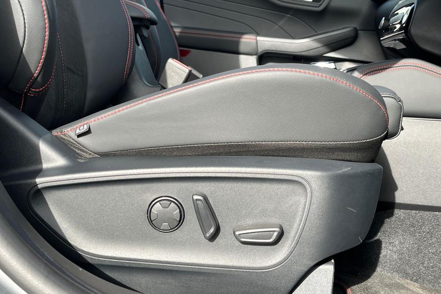 Ford KUGA Photo autoimg-2499e183577c364013de8aa359ceeafda41d6774.jpg