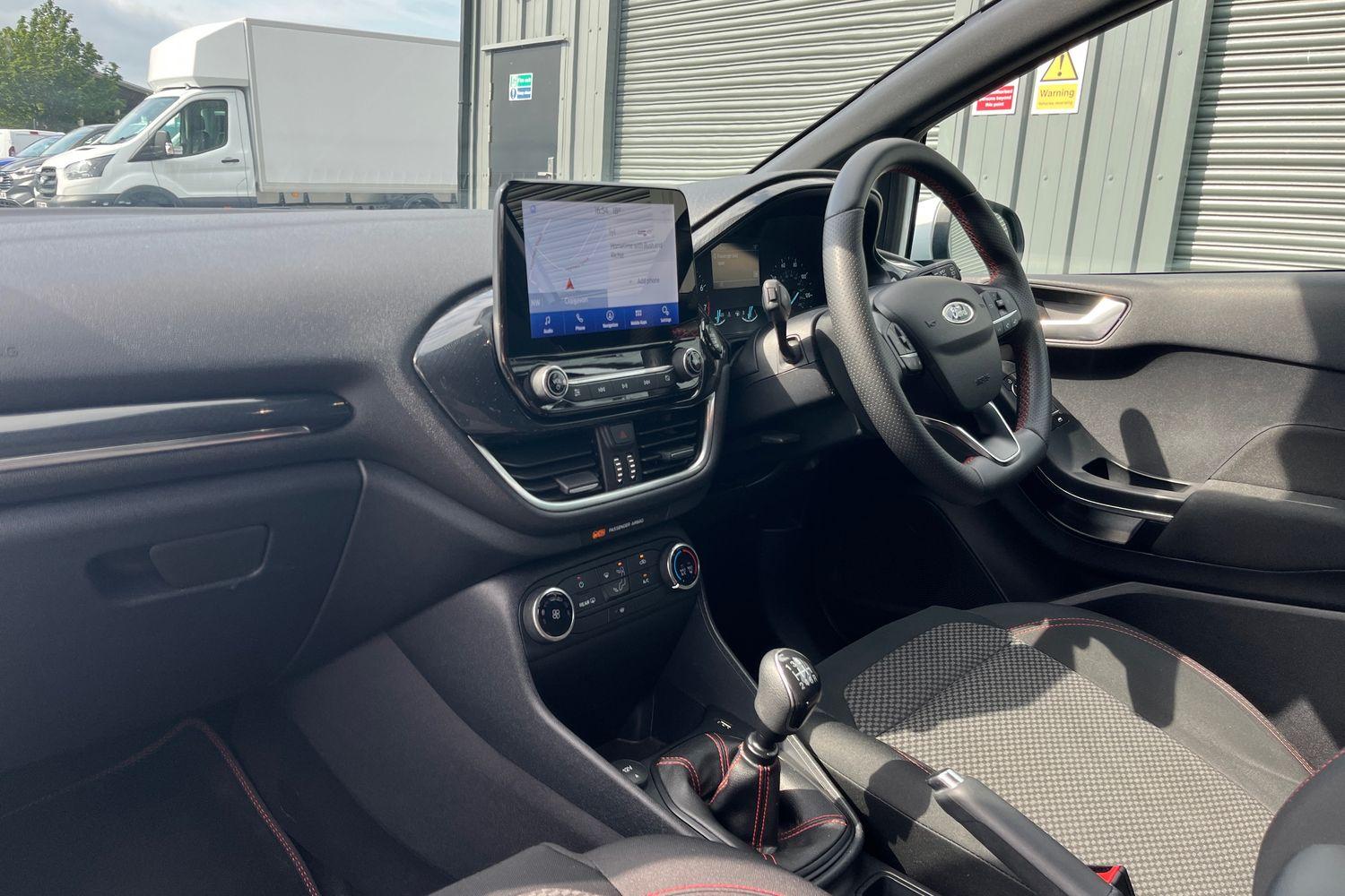 Ford FIESTA Photo 17