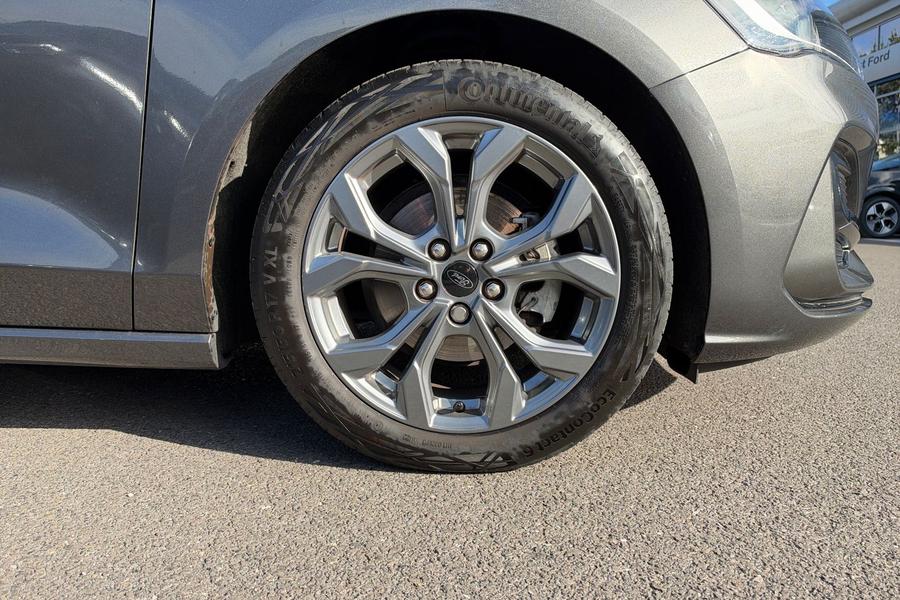 Ford FOCUS Photo autoimg-249e43f8b965a147692d3f4feead8f666933d125.jpg
