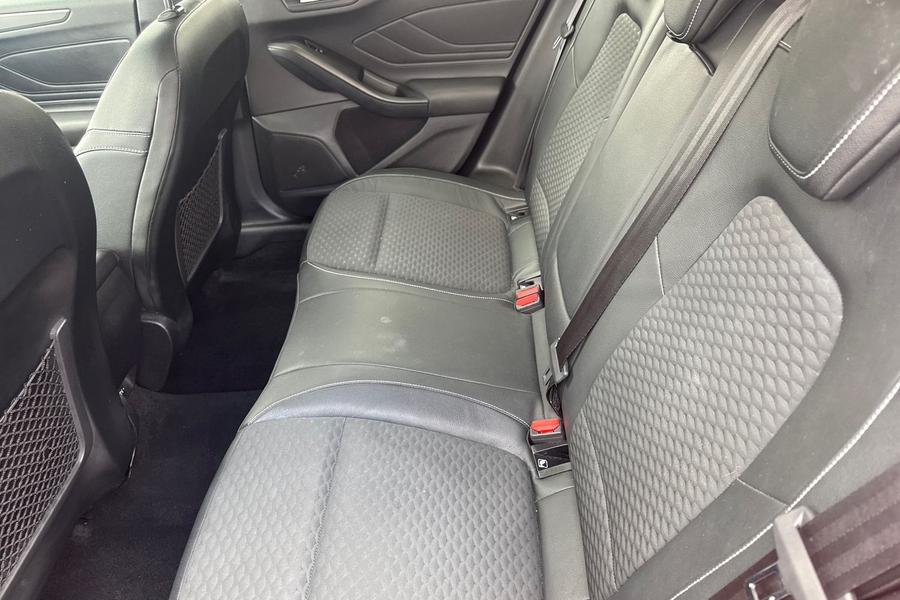 Ford FOCUS Photo autoimg-249fbc6e3ae00646b6a17619b56db0ff453c5378.jpg