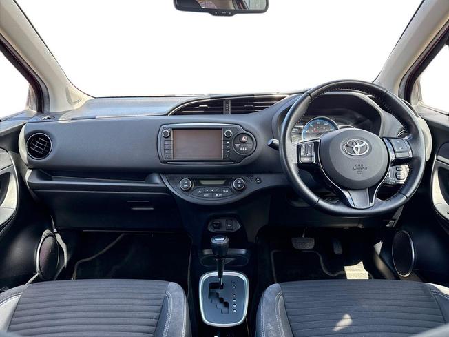 TOYOTA Yaris Photo 10