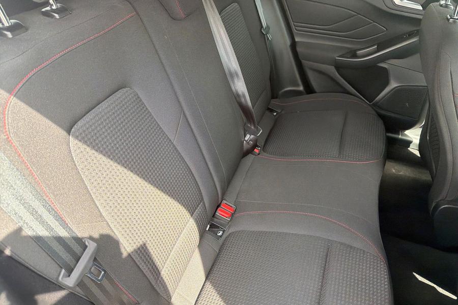 Ford FOCUS Photo autoimg-24aa75dcca3f6b3fe14c990d276f9710c5c79043.jpg