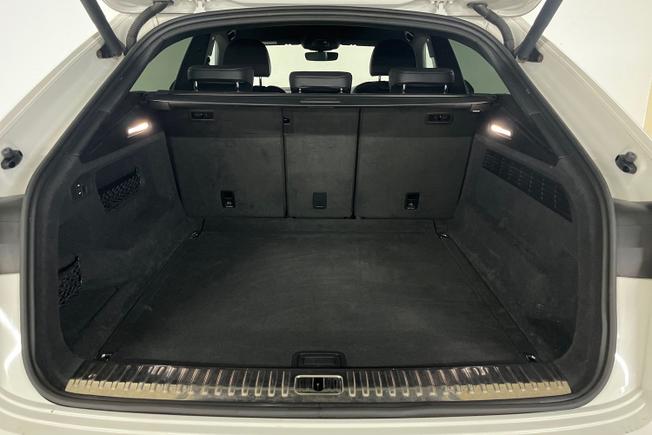 AUDI Q8 Photo 12
