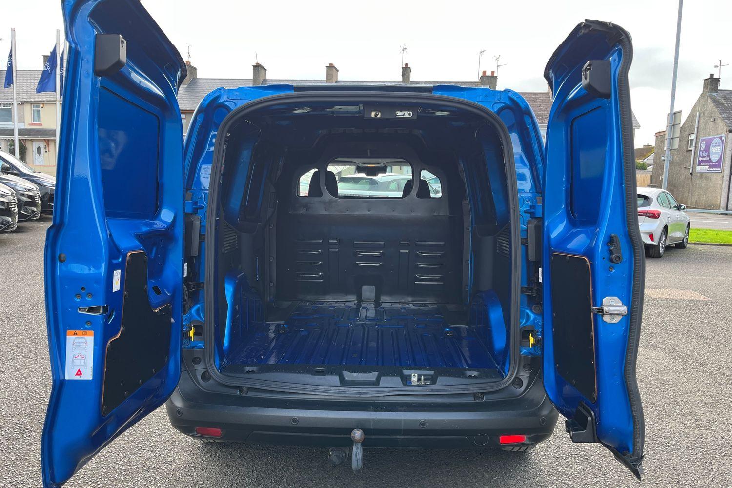 Ford TRANSIT COURIER Photo 5