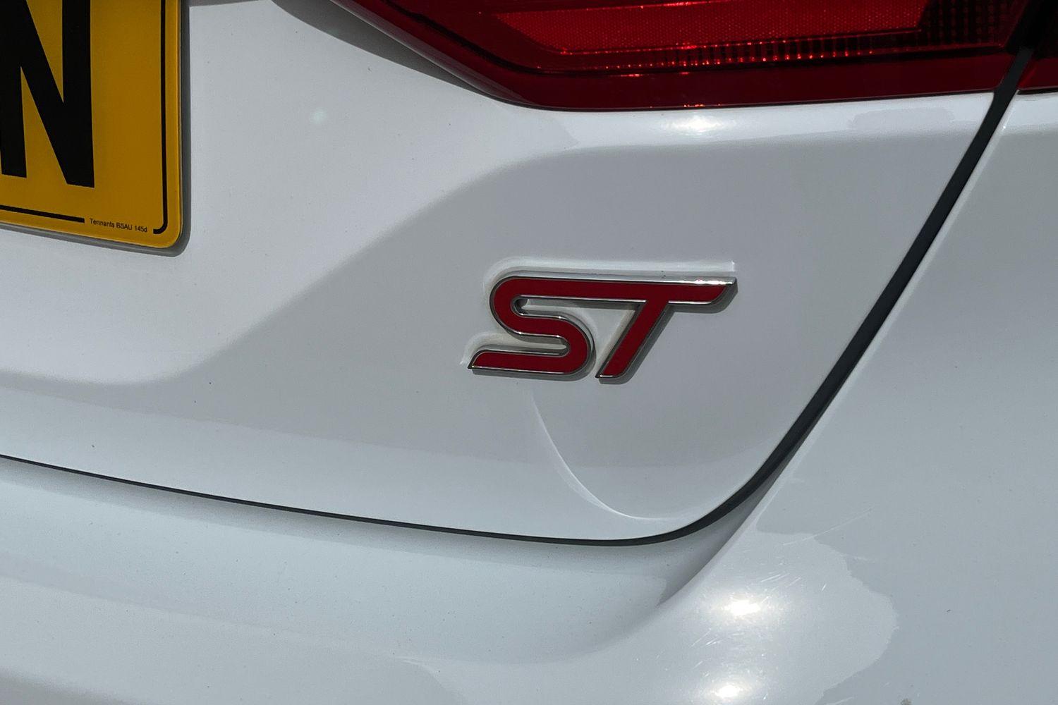 Ford FIESTA Photo 39