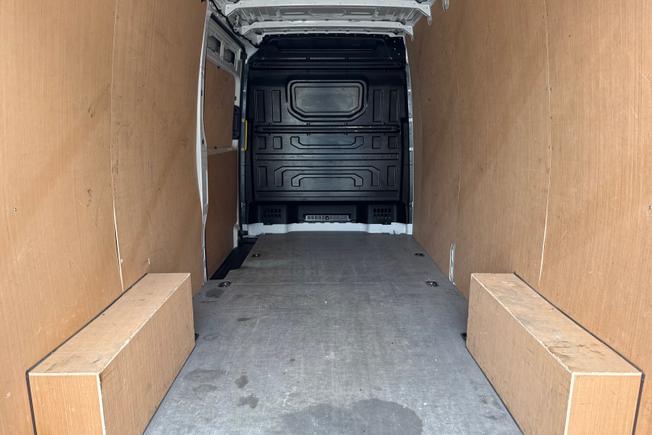VOLKSWAGEN Crafter Photo 12
