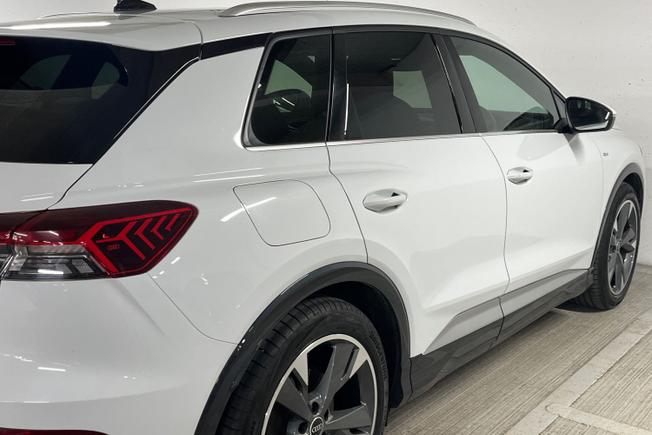 AUDI Q4 e-tron Photo 36