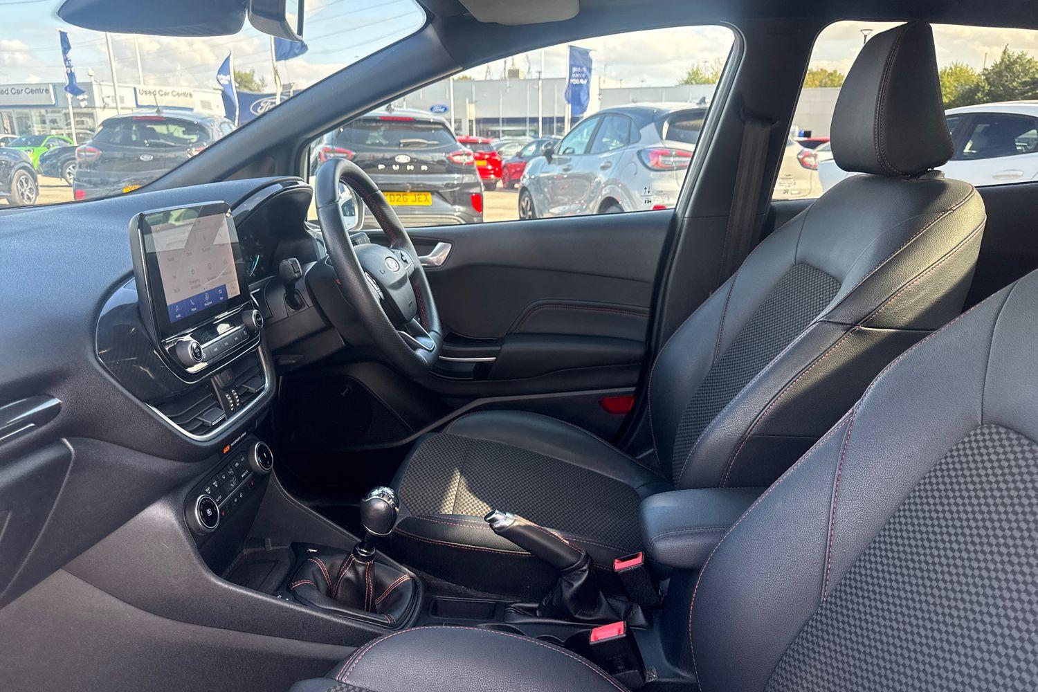 Ford FIESTA Photo 18
