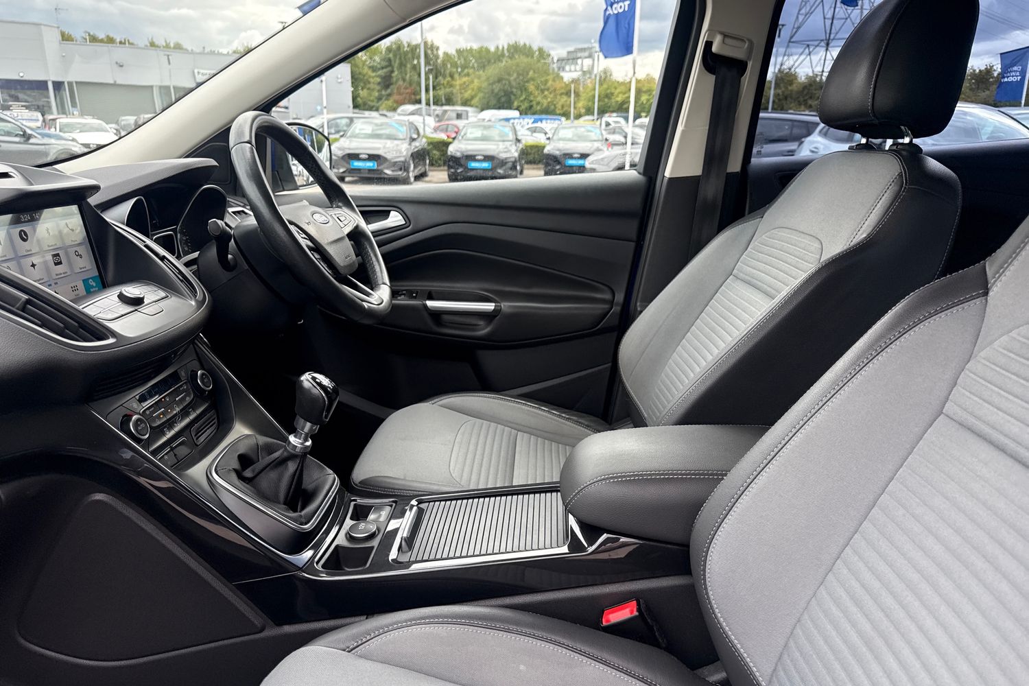 Ford KUGA Photo 18