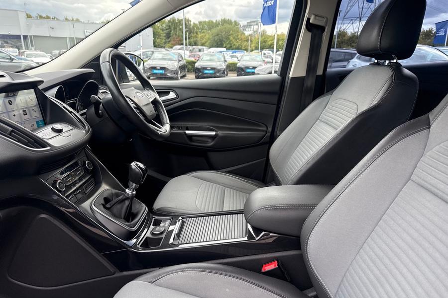 Ford KUGA Photo autoimg-24c18ef14bea9fdbf751170019dabb0fc95e352d.jpg