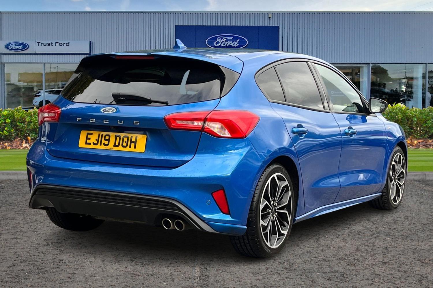 Ford Focus Photo 3