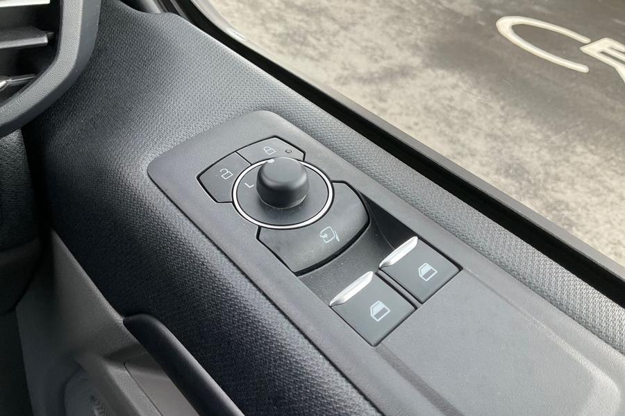Ford TOURNEO CUSTOM Photo autoimg-24c9eb5063dd57d4da242ec2ffe1b1c8dec9ddd9.jpg