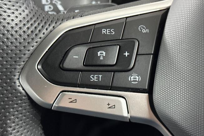 VOLKSWAGEN T-Roc Photo 16